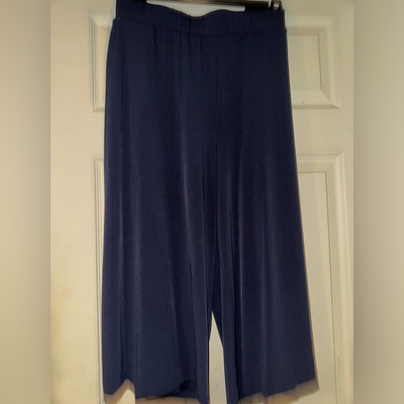 Navy palazzo pants. - Picture 3 of 3